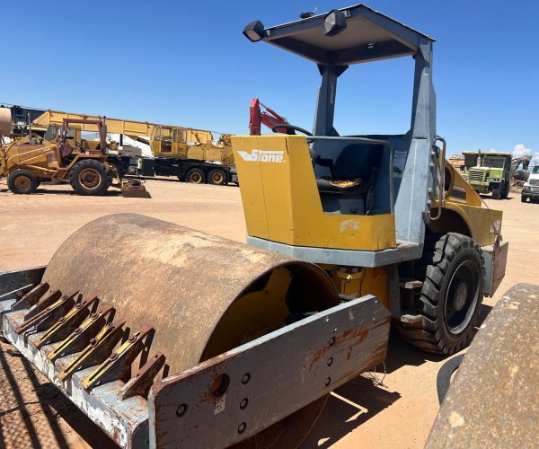 2001 STONE RHINO SD66 SINGLE DRUM VIBRATORY ROLLER 66 IN SMOOTH DRUM DIESEL ENGINE 001