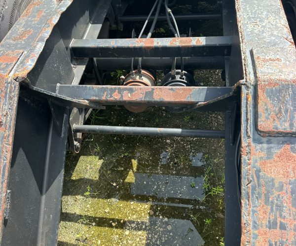 2001 WITZCO RG52 CHALLENGER 50 TONS GOOSE NECK DETACHABLE LOW BOY TRI-AXLE TRAILER 012