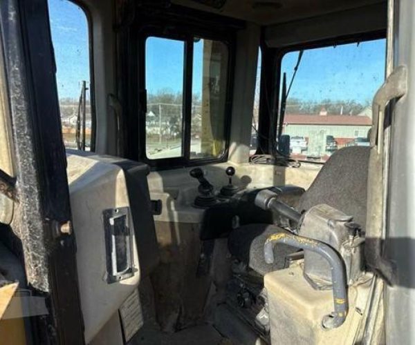 2002 CATERPILLAR D8R DOZER ENCLOSED CAB 004