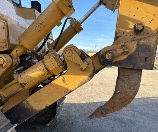 2002-CATERPILLAR-D8R-DOZER-ENCLOSED-CAB-006