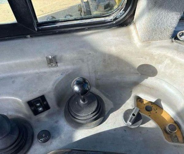 2002-CATERPILLAR-D8R-DOZER-ENCLOSED-CAB-008