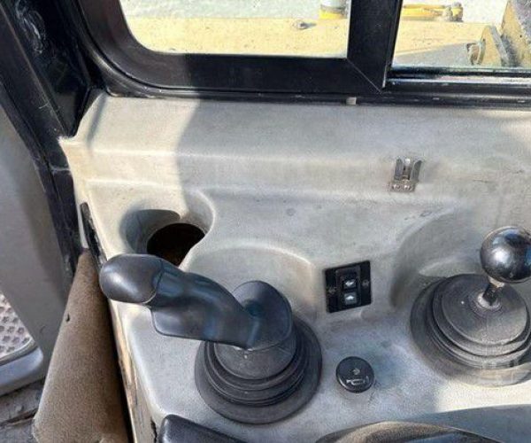 2002-CATERPILLAR-D8R-DOZER-ENCLOSED-CAB-010