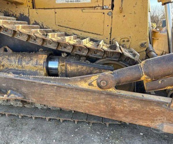 2002-CATERPILLAR-D8R-DOZER-ENCLOSED-CAB-012