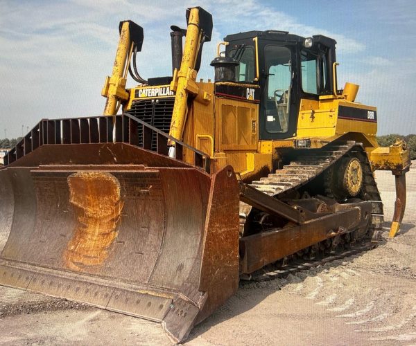 2002 CATERPILLAR D8R DOZER WITH ENCLOSED CAB & MULTI-SHANK 001