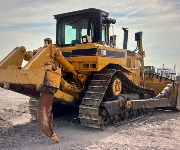 2002 CATERPILLAR D8R DOZER WITH ENCLOSED CAB & MULTI-SHANK 004
