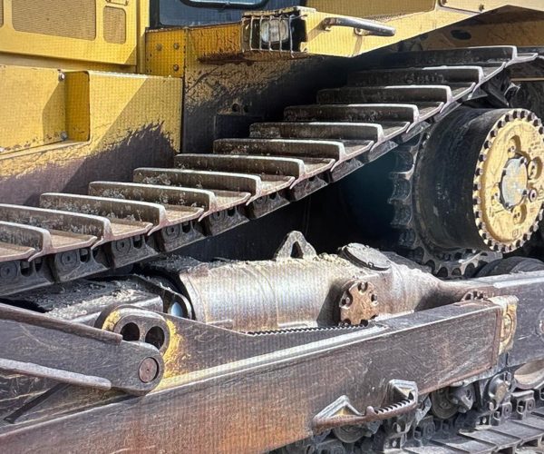 2002 CATERPILLAR D8R DOZER WITH ENCLOSED CAB & MULTI-SHANK 005