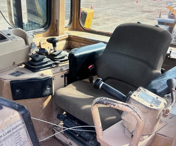 2002 CATERPILLAR D8R DOZER WITH ENCLOSED CAB & MULTI-SHANK 007