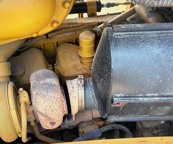 2002 CATERPILLAR D8R DOZER WITH ENCLOSED CAB & MULTI-SHANK 010