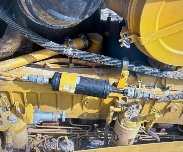 2002 CATERPILLAR D8R DOZER WITH ENCLOSED CAB & MULTI-SHANK 014
