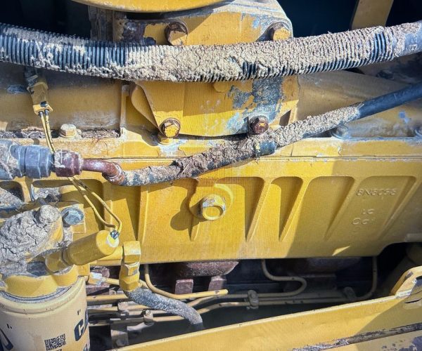 2002 CATERPILLAR D8R DOZER WITH ENCLOSED CAB & MULTI-SHANK 019