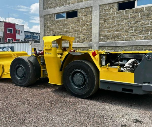 2002 EPIROC SCOOPTRAM OR LOW PROFILE LOADER 002