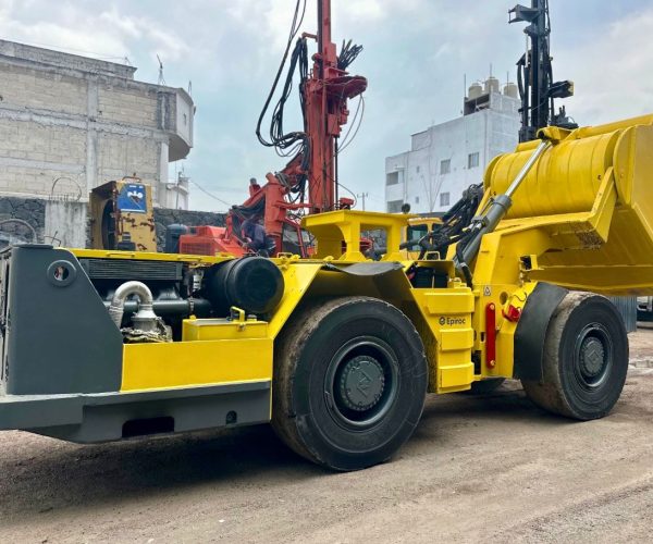 2002 EPIROC SCOOPTRAM OR LOW PROFILE LOADER 003