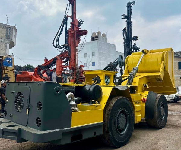 2002 EPIROC SCOOPTRAM OR LOW PROFILE LOADER 004