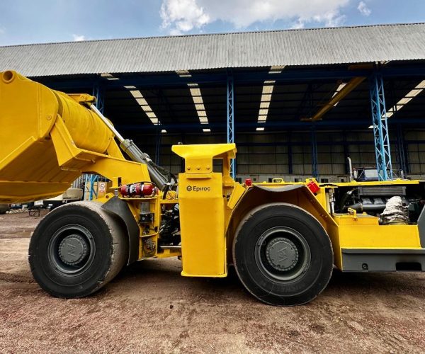 2002 EPIROC SCOOPTRAM OR LOW PROFILE LOADER 006