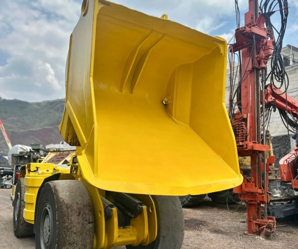 2002 EPIROC SCOOPTRAM OR LOW PROFILE LOADER 009