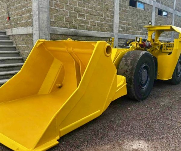 2002 EPIROC SCOOPTRAM OR LOW PROFILE LOADER 011