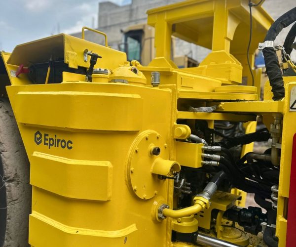 2002 EPIROC SCOOPTRAM OR LOW PROFILE LOADER 013