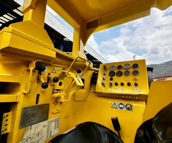 2002 EPIROC SCOOPTRAM OR LOW PROFILE LOADER 014