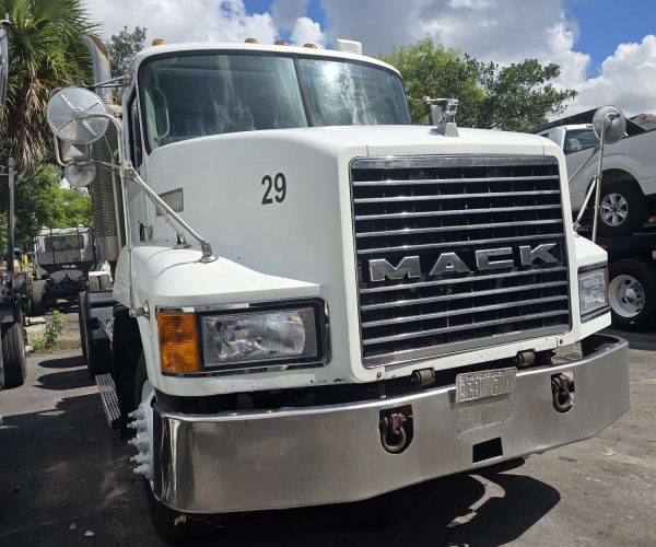 2002 MACK CH DAYCAB TANDEM & HEADACHE RACK 002