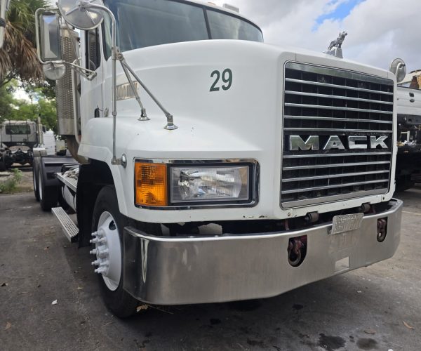 2002 MACK CH DAYCAB TANDEM & HEADACHE RACK 003