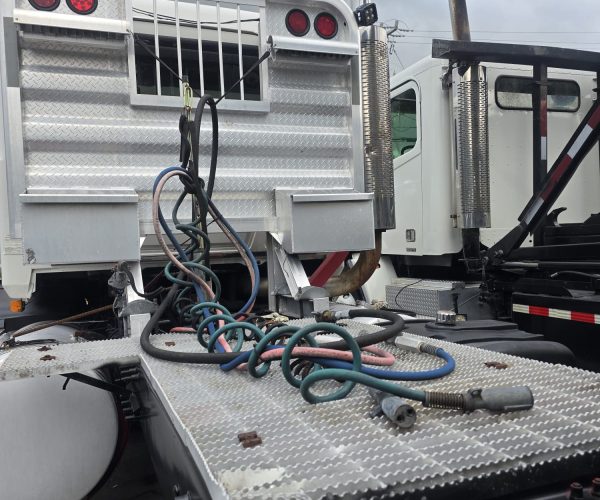 2002 MACK CH DAYCAB TANDEM & HEADACHE RACK 005