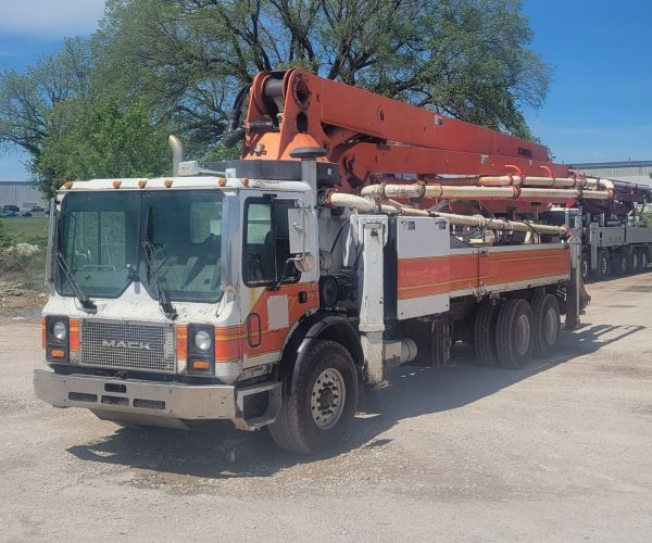 2003 39 METER SCHWING CONCRETE PUM 001