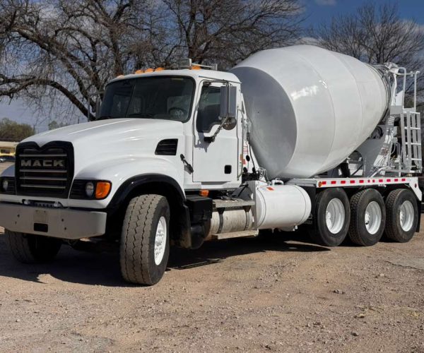 2003 MACK GRANITE MIXER TRUCK 10.5 YD MCNEILUS MIXER 001