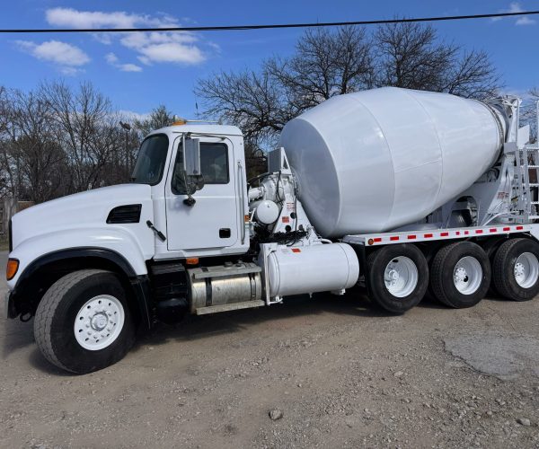 2003 MACK GRANITE MIXER TRUCK 10.5 YD MCNEILUS MIXER 002