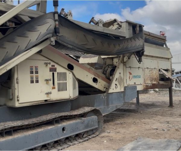 2003 METSO NORDBERG ST 352 TRACKED MOBILE SCREENING PLANT 005