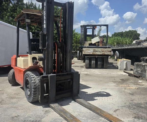 2003 NISSAN FGJ02-A30V 3 TON DIESEL FORKLIFT W 3-STAGE MAST 001