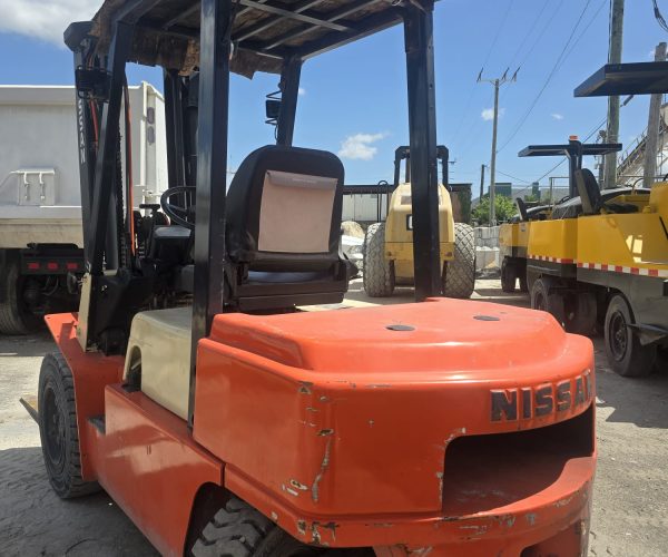 2003 NISSAN FGJ02-A30V 3 TON DIESEL FORKLIFT W 3-STAGE MAST 006