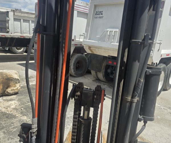 2003 NISSAN FGJ02-A30V 3 TON DIESEL FORKLIFT W 3-STAGE MAST 010
