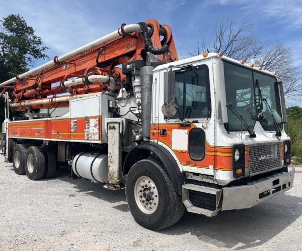2003 SCHWING 39M CONCRETE PUMP TRUCK ON 2003 MACK 001