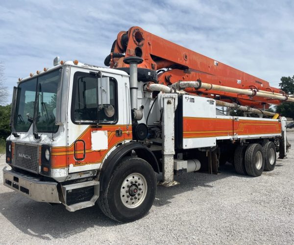 2003 SCHWING 39M CONCRETE PUMP TRUCK ON 2003 MACK 002