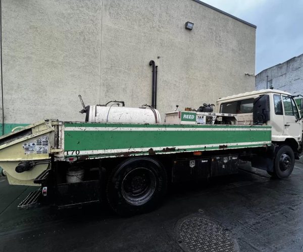 2004 B70 REED CONCRETE PUMP ON 2009 UD 2600 TRUCK 004