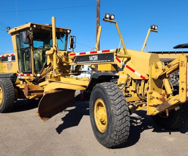 2004 CATERPILLAR 143H MOTOR GRADER ENCLOSED CAB 001