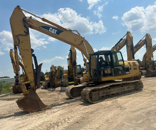 2004 CATERPILLAR 320CL TRACKED EXCAVATOR CAB HYDRAULIC THUMB 001