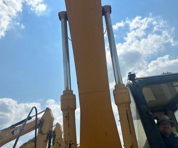 2004 CATERPILLAR 320CL TRACKED EXCAVATOR CAB HYDRAULIC THUMB 008