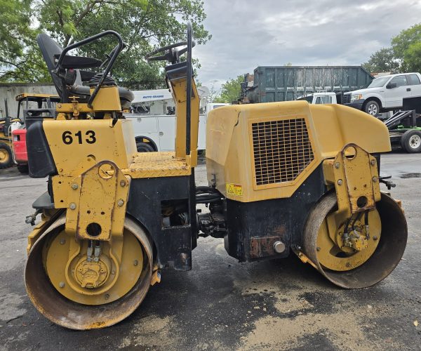 2004 CATERPILLAR CB-224D TANDEM VIBRATORY ROLLER 002