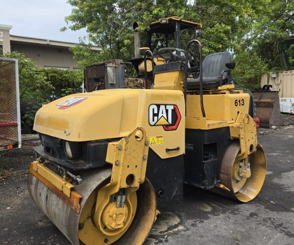 2004 CATERPILLAR CB-224D TANDEM VIBRATORY ROLLER 004