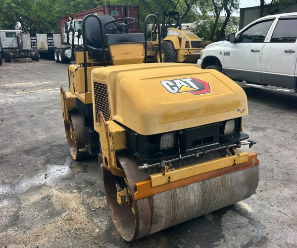 2004 CATERPILLAR CB-224D TANDEM VIBRATORY ROLLER 005