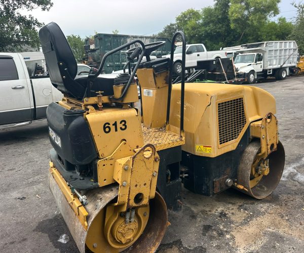 2004 CATERPILLAR CB-224D TANDEM VIBRATORY ROLLER 006