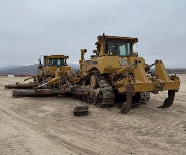 2004 CATERPILLAR D8T DOZER CAB WITH REAR RIPPER AND BLADE 002