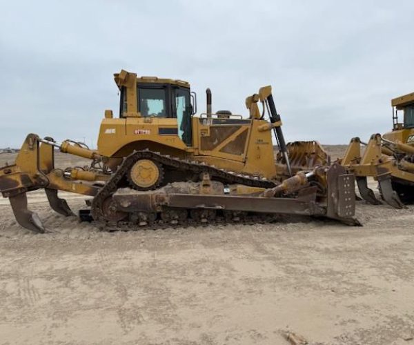 2004 CATERPILLAR D8T DOZER CAB WITH REAR RIPPER AND BLADE 003