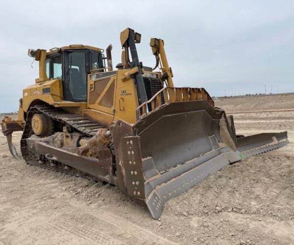 2004 CATERPILLAR D8T DOZER CAB WITH REAR RIPPER AND BLADE 005