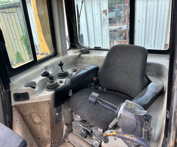 2004 CATERPILLAR D8T DOZER CAB WITH REAR RIPPER AND BLADE 006