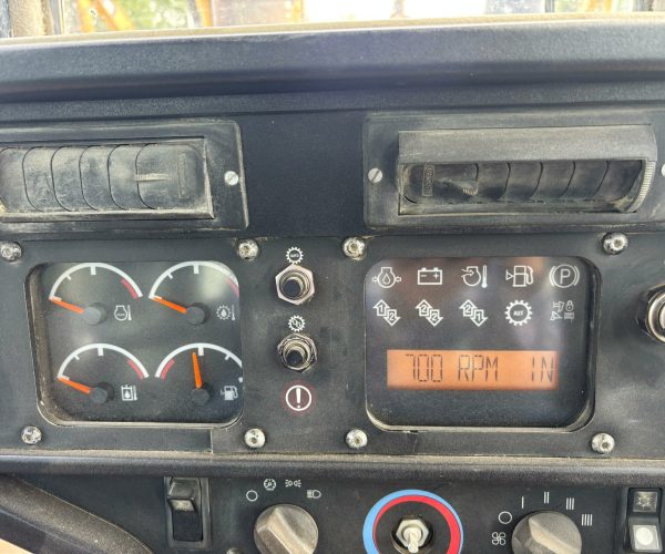2004 CATERPILLAR D8T DOZER CAB WITH REAR RIPPER AND BLADE 008