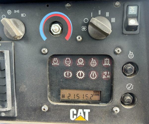 2004 CATERPILLAR D8T DOZER CAB WITH REAR RIPPER AND BLADE 010