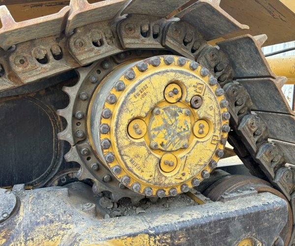 2004 CATERPILLAR D8T DOZER CAB WITH REAR RIPPER AND BLADE 012