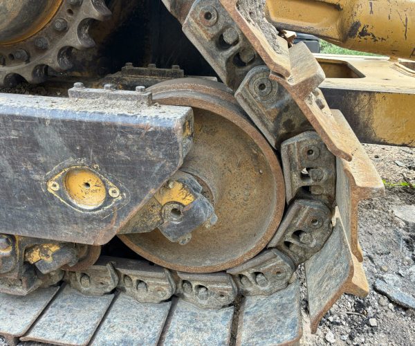 2004 CATERPILLAR D8T DOZER CAB WITH REAR RIPPER AND BLADE 014